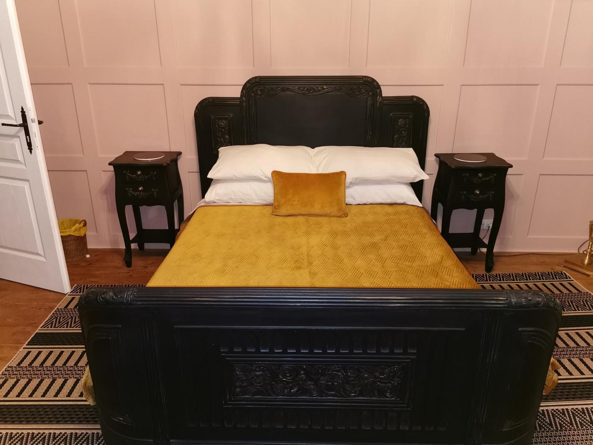 Les Cygnes Noirs Bed & Breakfast Aujac  Ngoại thất bức ảnh